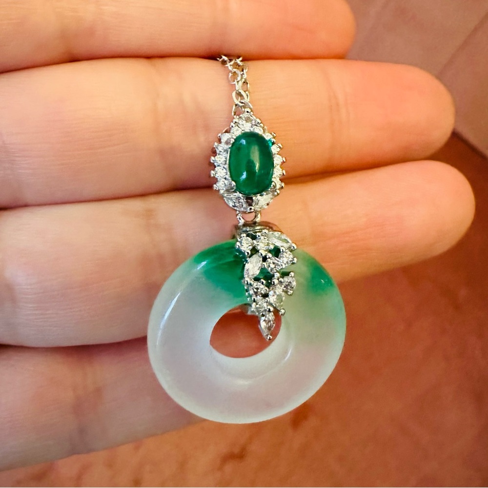 Beautiful green jade necklace with crystals